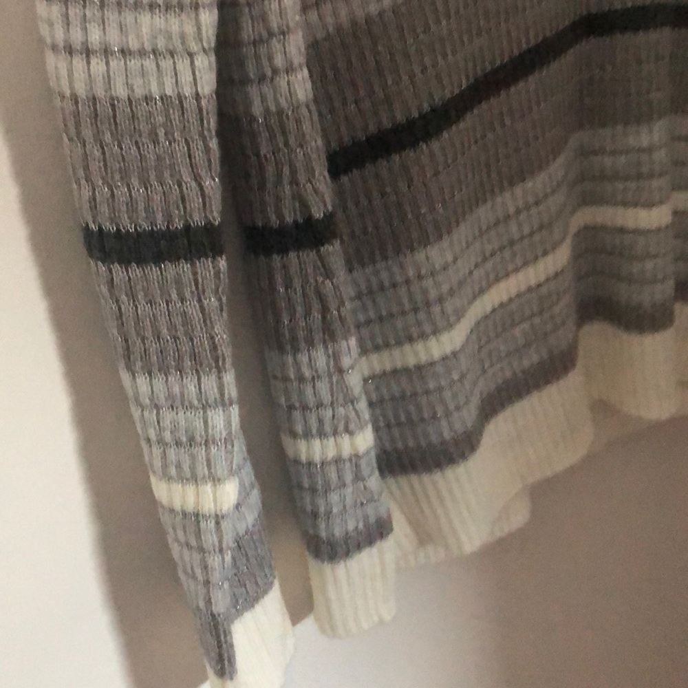 Calvin Klein sweater - Picture 2 of 4